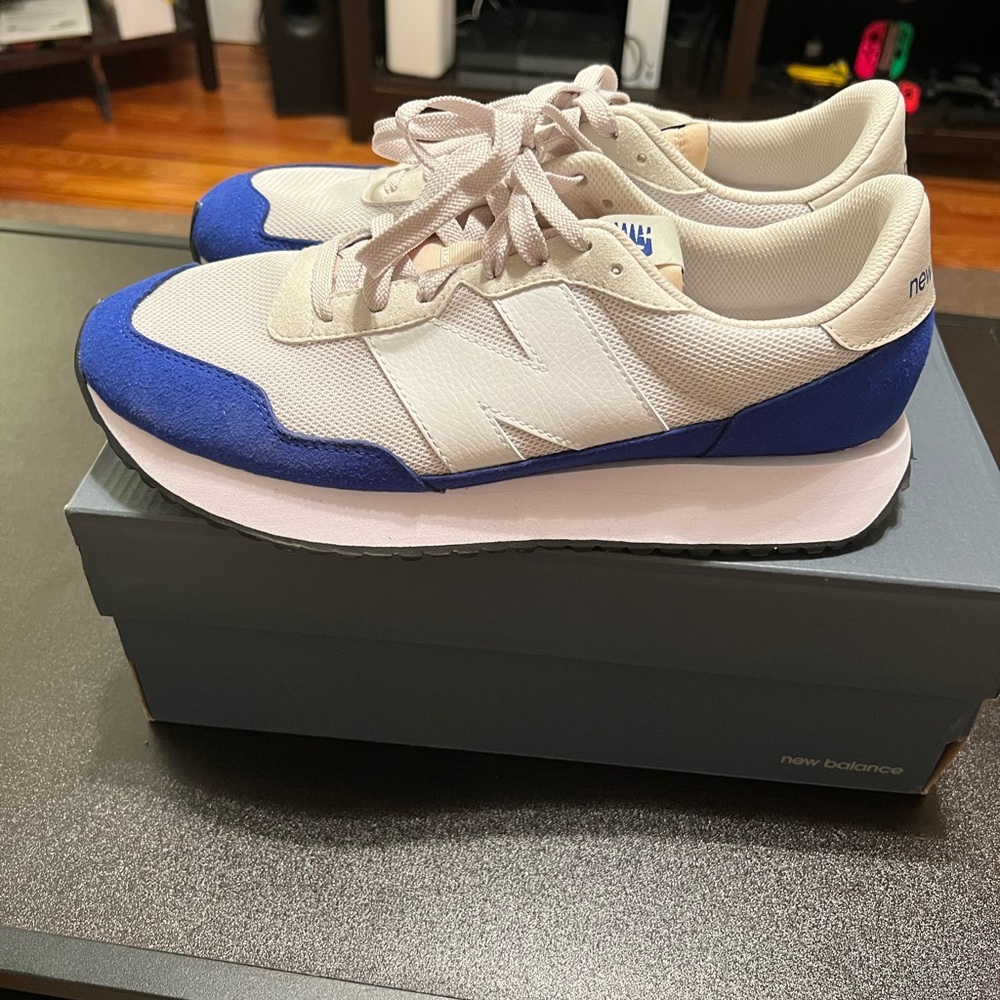 New Balance 237 in Size 10 Men’s